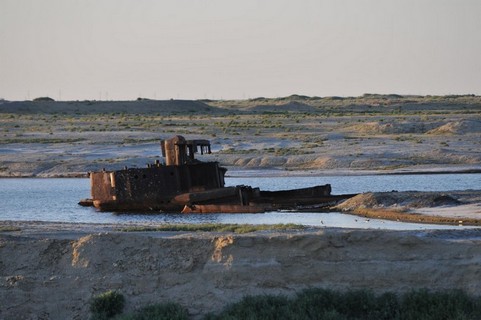 Nadar en el Mar de Aral